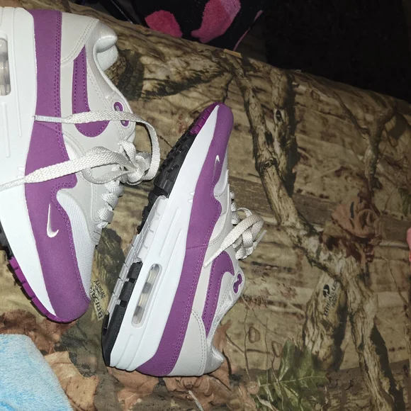 Nike Purple and White Airmax - Picture 4 of 5